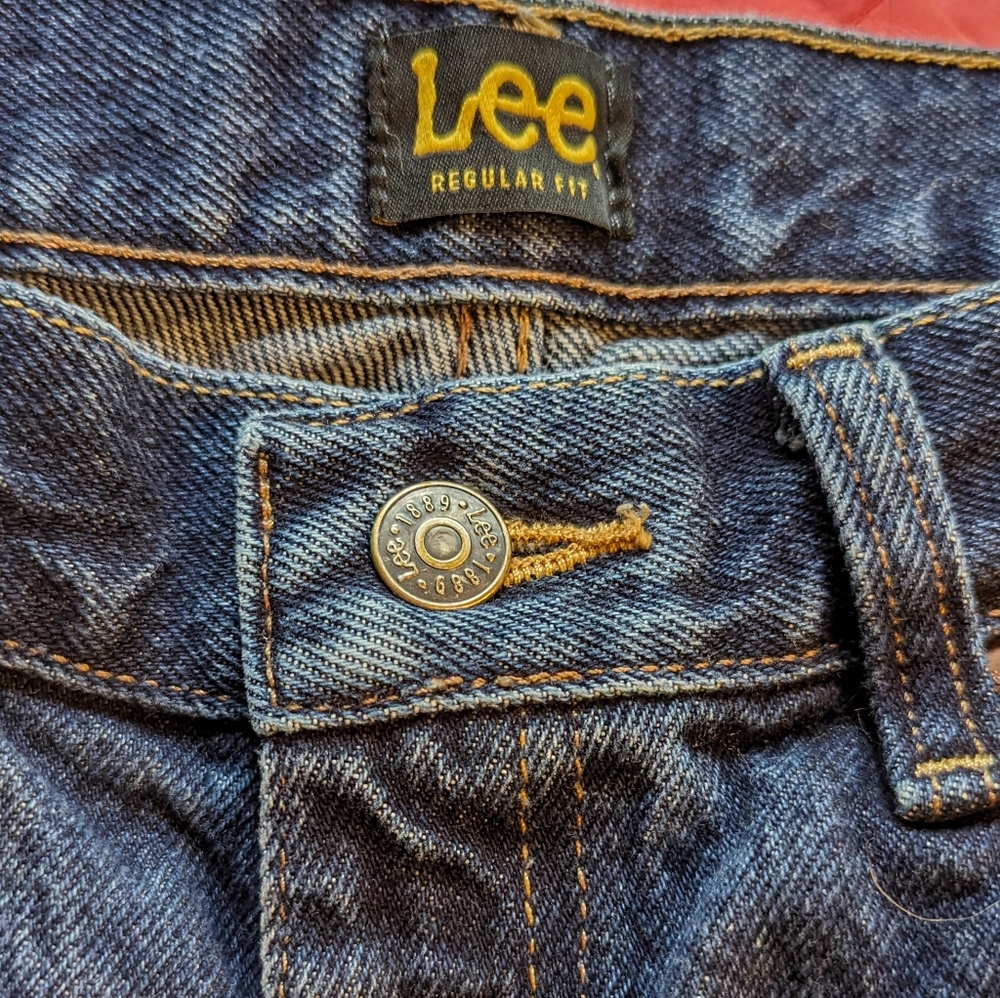 Gently Used Men's Lee Regular Fit Straight Leg Jeans.